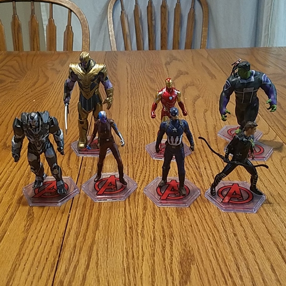 Disney Other - Marvel Avengers endgame figure set.